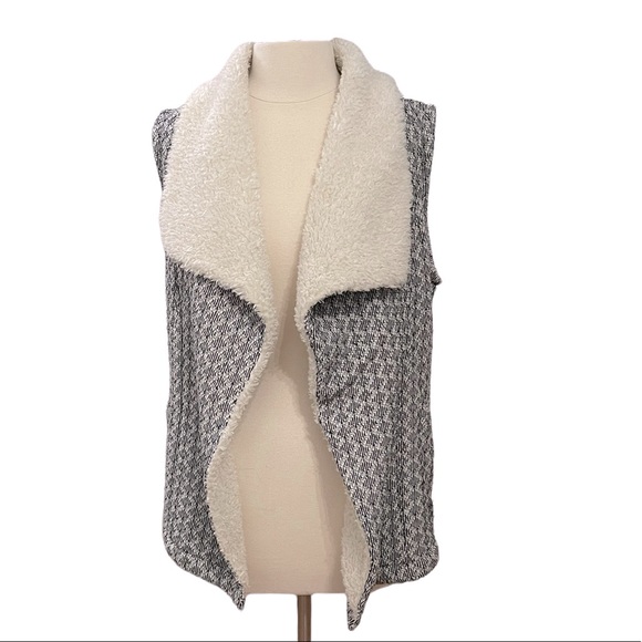 LOFT by Ann Taylor Women’s Vest Size Medium Gray in Color - Picture 1 of 5